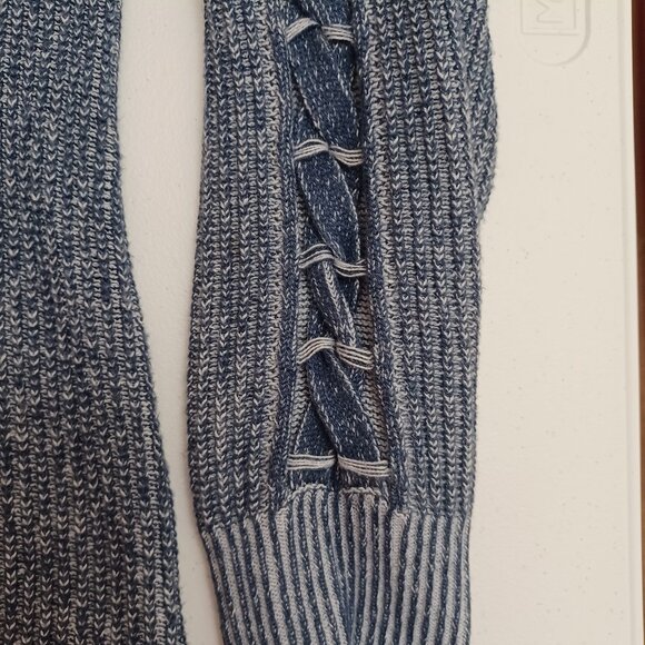 Women's Lauren Conrad Tight Knit Blue Sweater Size Medium - Picture 3 of 8